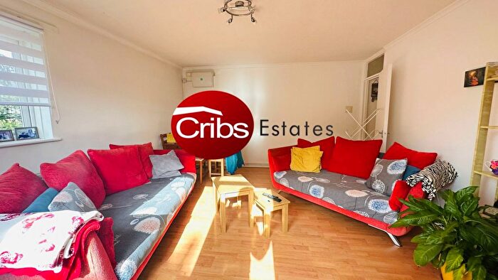 2 Bedroom Flat To Rent In Hawthorn Court, SM1