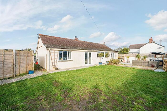 4 Bedroom Bungalow For Sale In Bungalow With Cabin, Newtown St Martin, TR12