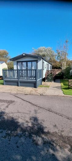3 Bedroom Mobile/park Home For Sale In Warners Lane, Selsey, Chichester, PO20
