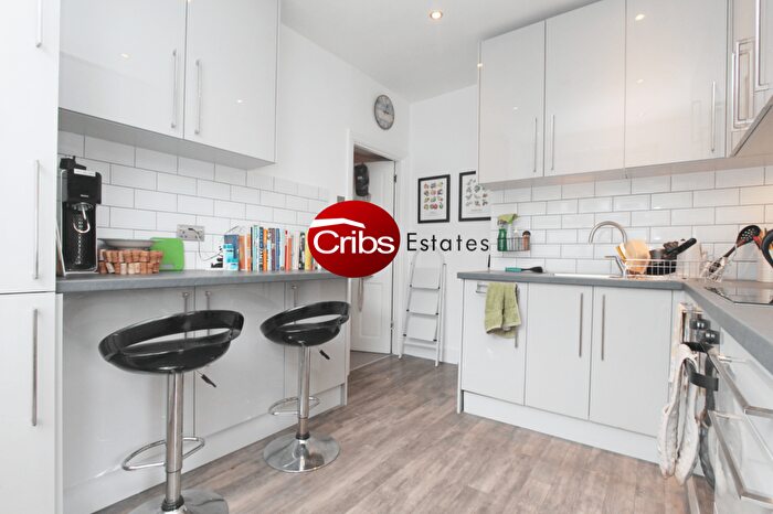 2 Bedroom Flat To Rent In College Road, Colliers Wood, London, SW19