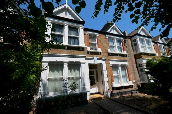 Studio To Rent In Micheldever Road, London, SE12