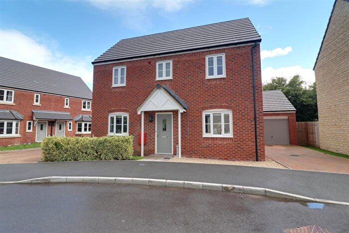 3 Bedroom Detached House For Sale In Goldfinch Edge, Cam, Dursley, GL11