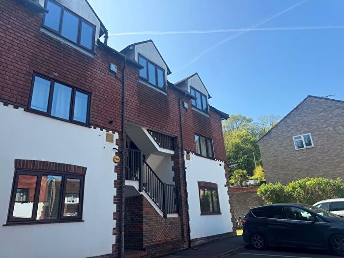 1 Bedroom Flat To Rent In Bassetsbury Lane, High Wycombe, HP11