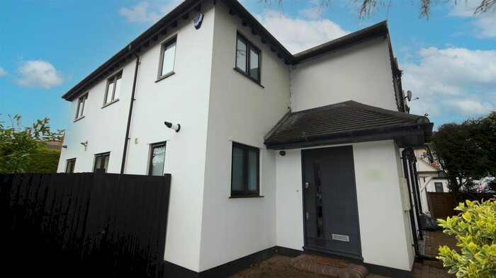 4 Bedroom Detached House To Rent In Hainault Road, Chigwell, IG7