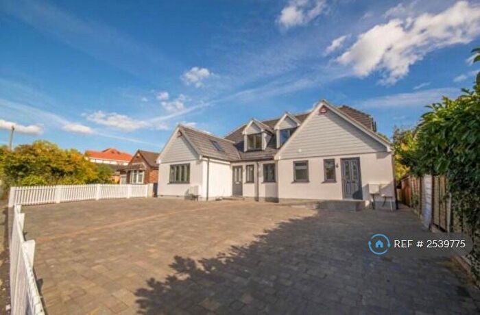 3 Bedroom Semi-Detached House To Rent In Hanging Hill Lane, Hutton, Brentwood, CM13