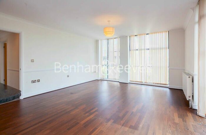 2 Bedroom Flat To Rent In Ferry Lane, Brentford, TW8