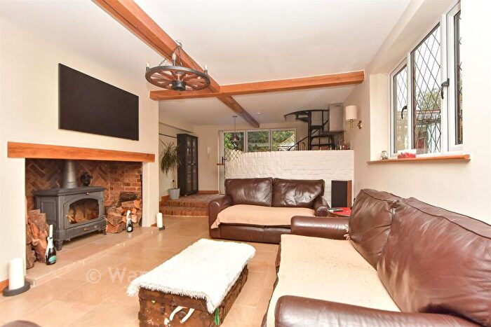 4 Bedroom Link Detached House For Sale In Faversham Road, Wichling, Kent, ME9