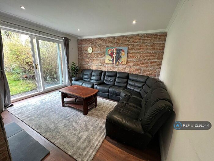 4 Bedroom Semi-Detached House To Rent In Birch Hall Lane, Manchester, M13