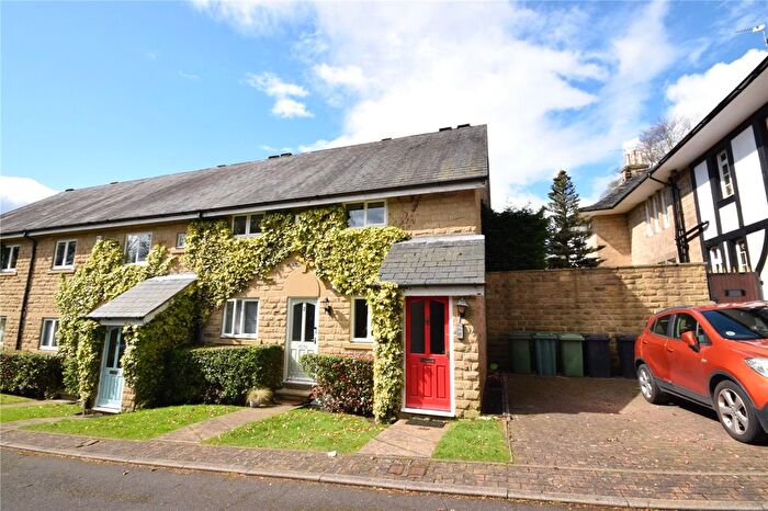 2 Bedroom Flat To Rent In Harlow Court, Park Avenue, Roundhay, Leeds, LS8