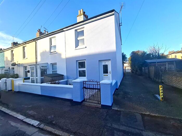 2 Bedroom End Of Terrace House For Sale In Sussex Street, Wick, Littlehampton, BN17