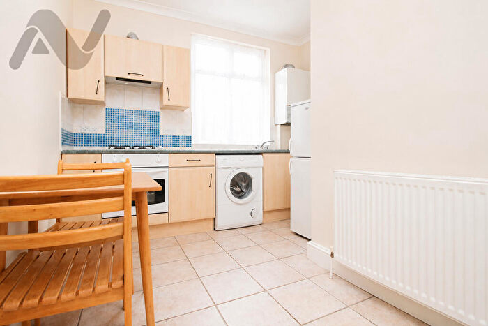 1 Bedroom Flat To Rent In Crouch Hill, Finsbury Park, London, N4