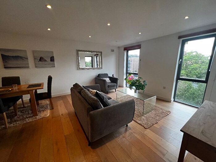 2 Bedroom Property For Sale In Kings Avenue, London, SW4