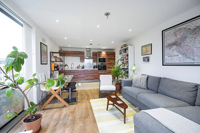2 Bedroom Flat For Sale In Bootmakers Court, Ben Jonson Road, Stepney, London, E1