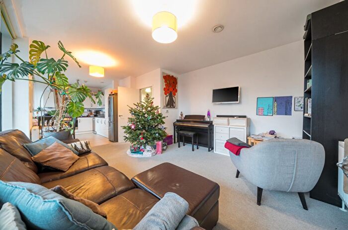 2 Bedroom Flat For Sale In Edmunds House, Colonial Drive, London, W4