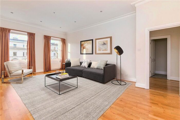 3 Bedroom Flat To Rent In Queens Gate, South Kensington, London, SW7