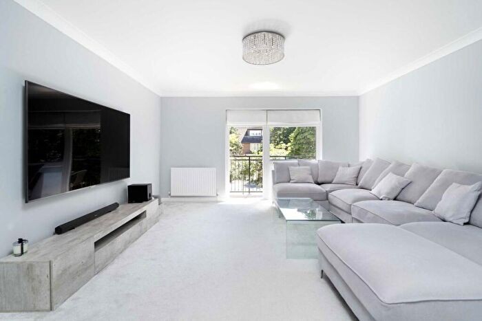 1 Bedroom Flat To Rent In Oakleigh Park North, Whetstone, N20