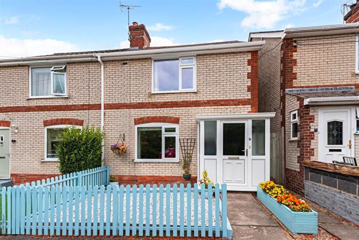 2 Bedroom Semi Detached House For Sale In Acre Path, Andover, SP10