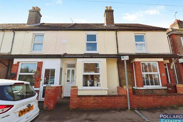 2 Bedroom Terraced House For Sale In William Street, Rainham, ME8