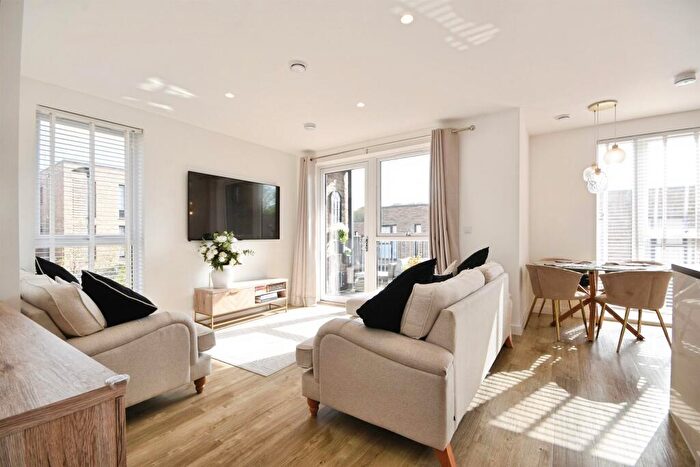2 Bedroom Apartment For Sale In Peregrine Drive, Great Warley, Brentwood, CM13
