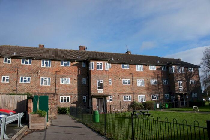 1 Bedroom Apartment To Rent In Nailsworth Crescent, Redhill, RH1
