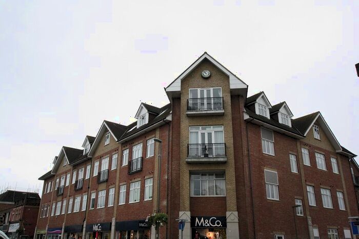 1 Bedroom Flat To Rent In Lumley Road, Horley, Surrey., RH6