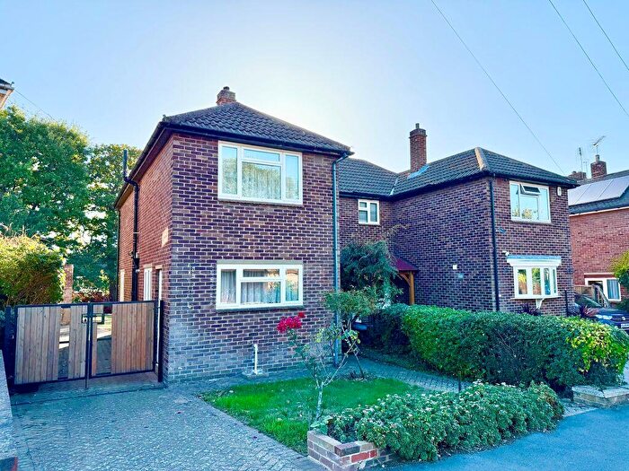 3 Bedroom Semi-Detached House For Sale In Woodlands Park, Bexley, DA5