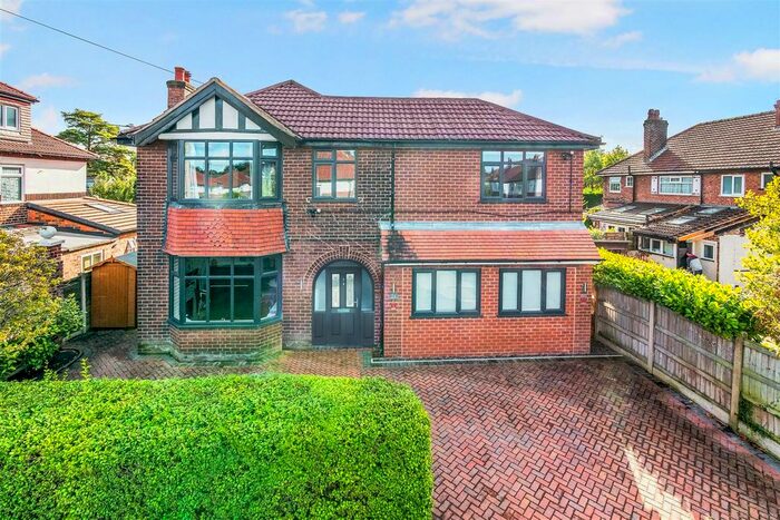 5 Bedroom Detached House For Sale In Banbury Drive, Timperley, Altrincham, WA14