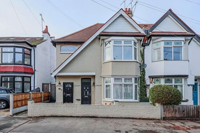 2 Bedroom Flat For Sale In Leigham Court Drive, Leigh-On-Sea, SS9