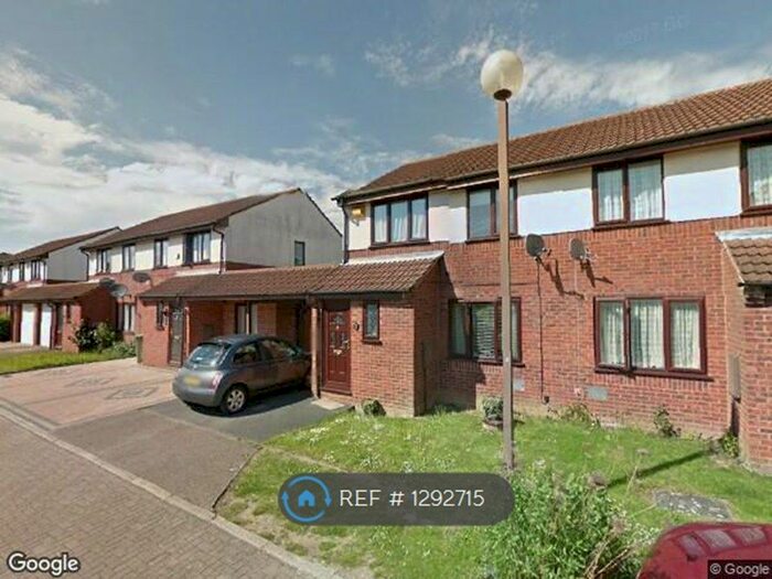 3 Bedroom Semi-Detached House To Rent In Hepleswell, Milton Keynes MK8