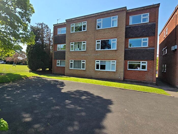 2 Bedroom Flat To Rent In Birmingham Road, Wylde Green, Sutton Coldfield, B72