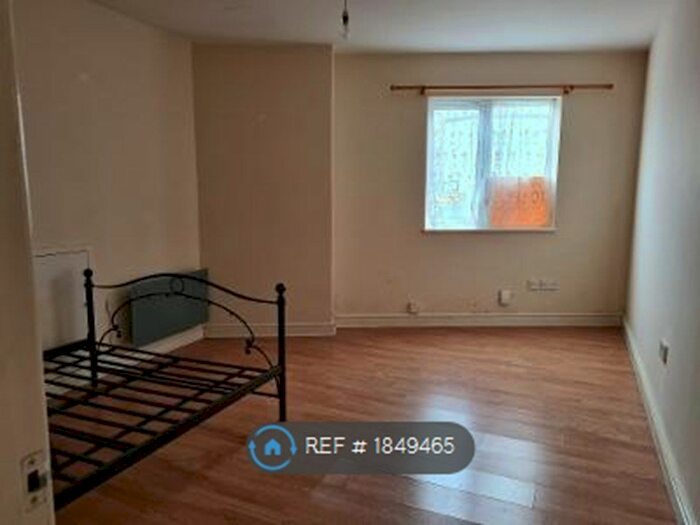 1 Bedroom Flat To Rent In Kingsway, KirkbyInAshfield, Nottingham, NG17