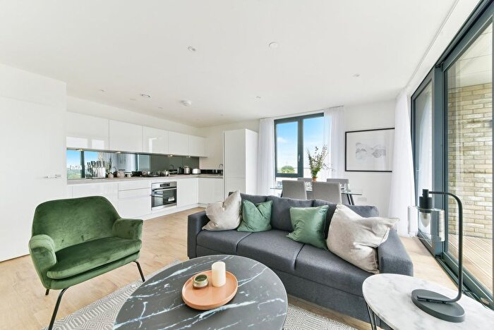 2 Bedroom Flat For Sale In Epsom House, Fairfield Avenue, Staines Upon Thames, Greater London, TW18