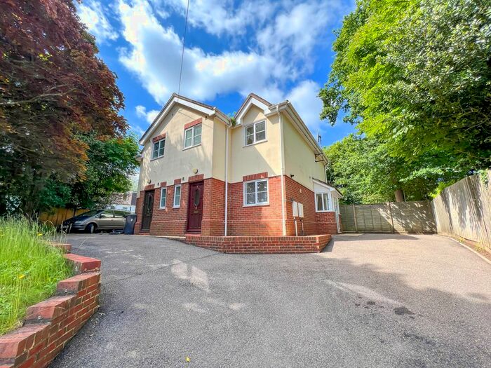 3 Bedroom Semi-Detached House To Rent In Queensway, East Grinstead, RH19