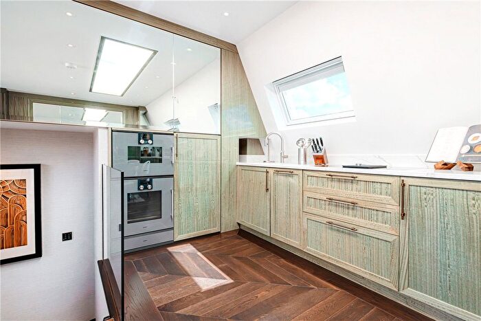 3 Bedroom Flat To Rent In Prince Of Wales Terrace, London, W8