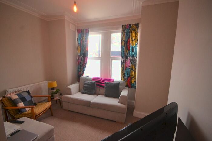 2 Bedroom Flat To Rent In Brownhill Road, Catford, London, SE6