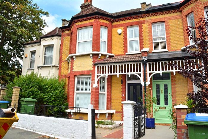 3 Bedroom Semi-Detached House To Rent In Kirkside Road, London, SE3