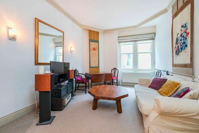 1 Bedroom Flat To Rent In Prince Of Wales Drive, Battersea Park, London, SW11