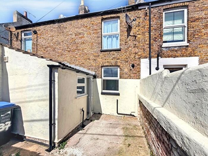 2 Bedroom Terraced House For Sale In Milton Avenue, Margate, CT9 - Photo 3
