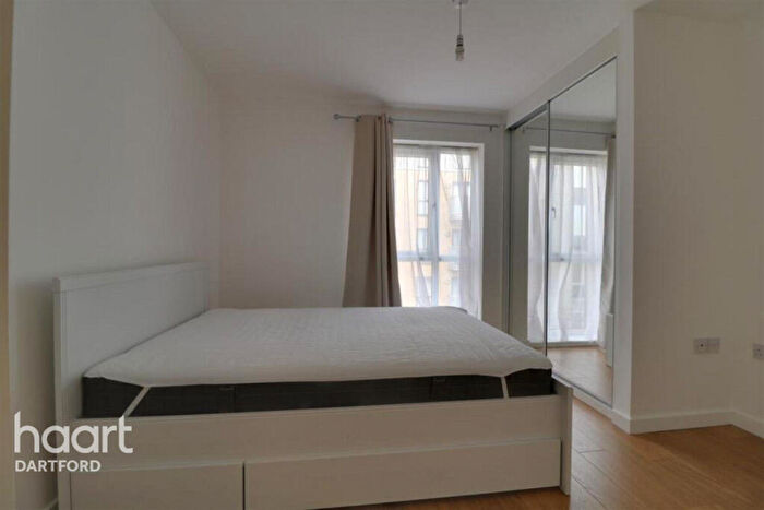 2 Bedroom Apartment For Sale In Little Brights Road, Belvedere, DA17