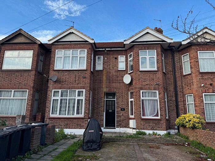 1 Bedroom Flat To Rent In Courtland Avenue, Ilford, London, IG1