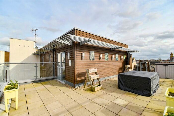 2 Bedroom Apartment To Rent In Chieftain Way, Cambridge, CB4