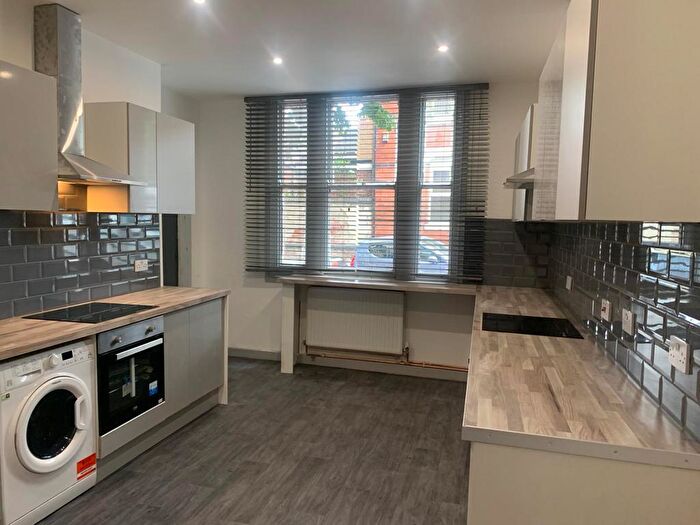 6 Bedroom House To Rent In Birkin Avenue, Nottingham, NG7