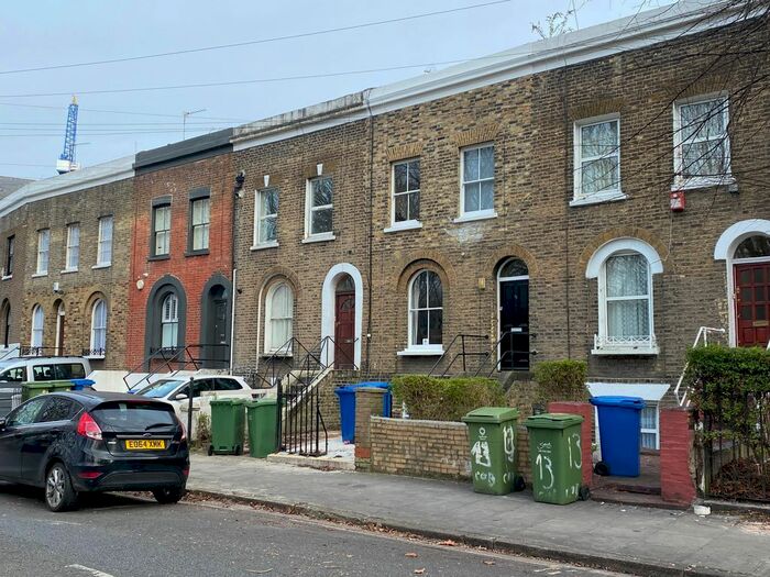 3 Bedroom Flat To Rent In Cobourg Road, London, SE5