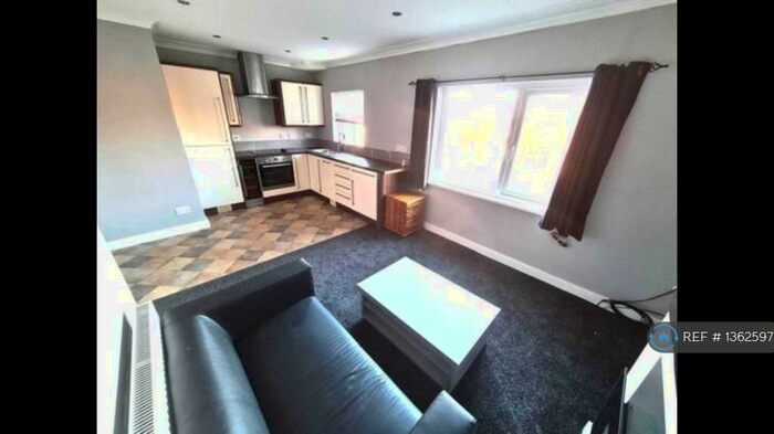 2 Bedroom Flat To Rent In Holmefield Road, Lytham St. Annes, FY8