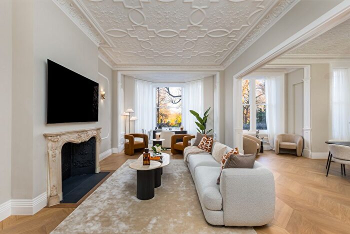 4 Bedroom Flat For Sale In Wellington Court Knightsbridge, London, SW1X