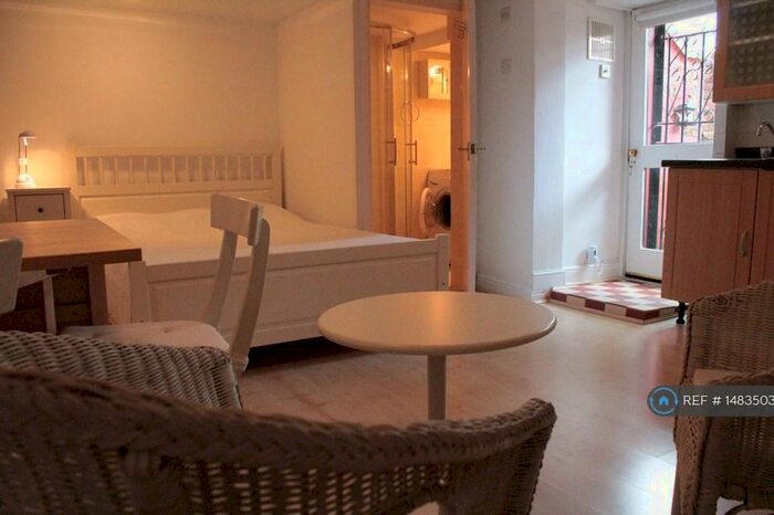 Studio To Rent In Gunton Road, London, E5