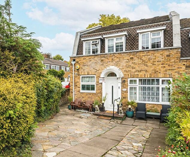 6 Bedroom End Of Terrace House For Sale In Leeward Gardens, Wimbledon, SW19
