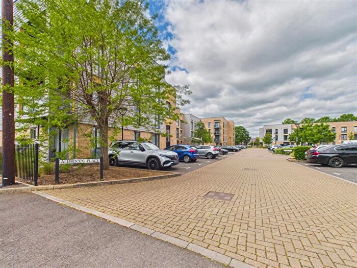 2 Bedroom Flat To Rent In Allwoods Place, Hitchin, SG4