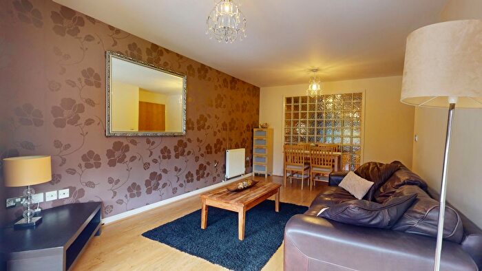 2 Bedroom Flat To Rent In Carisbrooke Road, Leeds, LS16