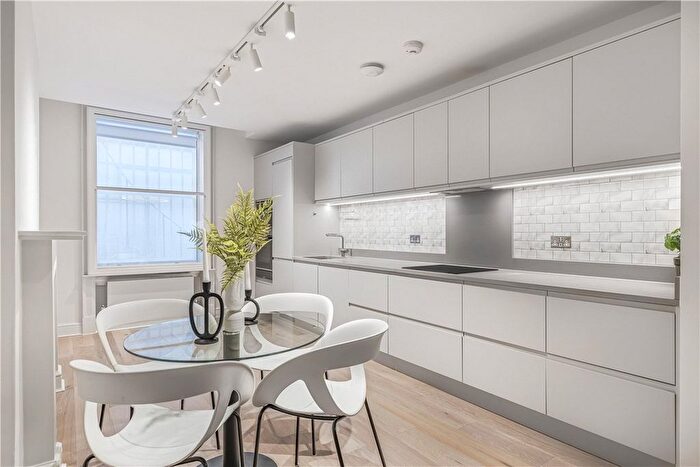 2 Bedroom Flat To Rent In Devonshire Street, Marylebone, London, W1G